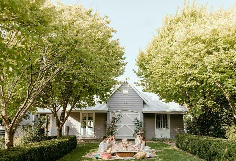 Дом 2 Спальни, Chanticleer Gardens Barn Cottage With A Pool