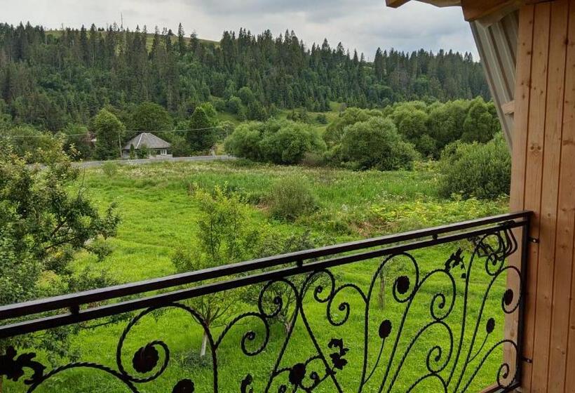 Трехместный Номер Стандарт с Балконом, Gostynna Rodyna
