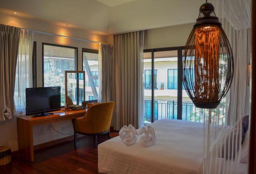 Люкс, Patravana Resort