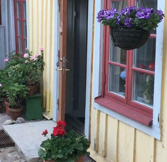 Апартаменты 1 Спальня, One Room Bed & Breakfast