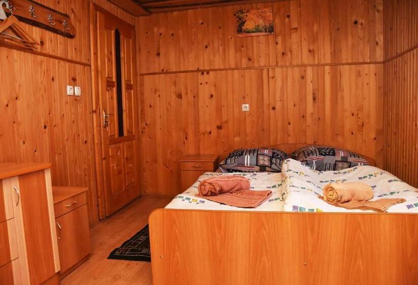 Номер Стандарт Трехместный, Guest House Mandrivnyi Rooms&apartments