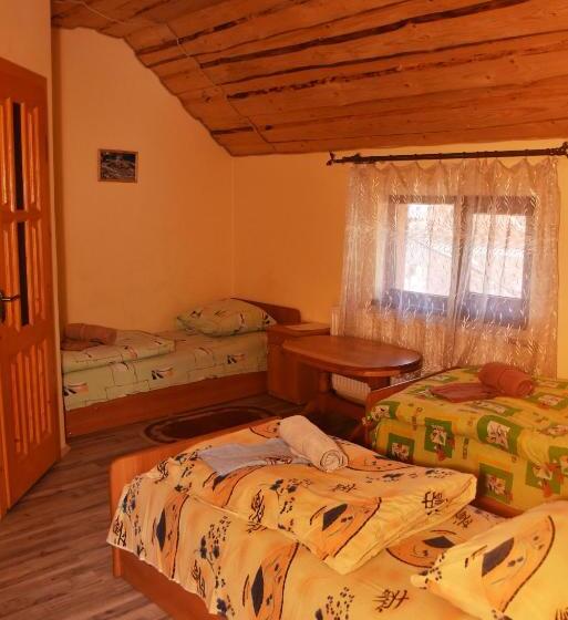 Номер Стандарт Трехместный, Guest House Mandrivnyi Rooms&apartments