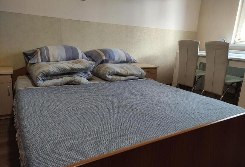 Семейное Студио, Guest House Mandrivnyi Rooms&apartments