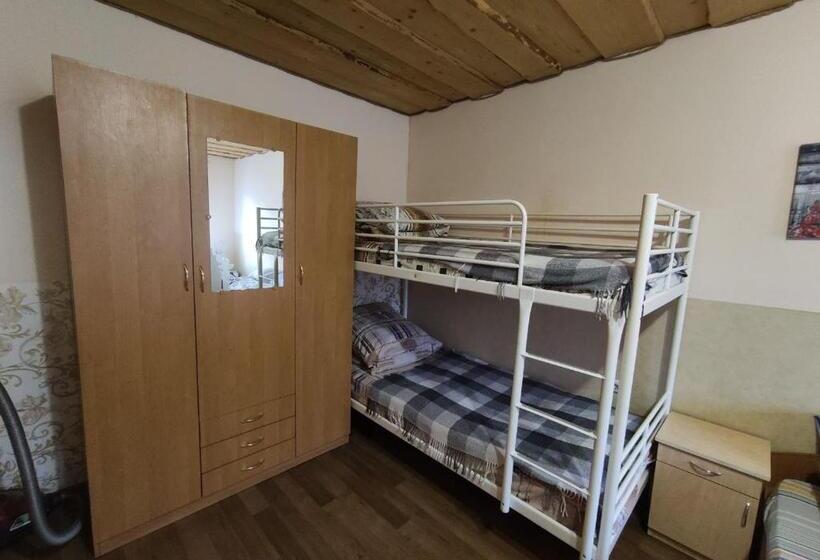 Семейное Студио, Guest House Mandrivnyi Rooms&apartments