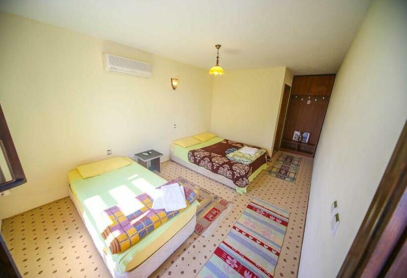 Номер Стандарт Трехместный, Troia Pension
