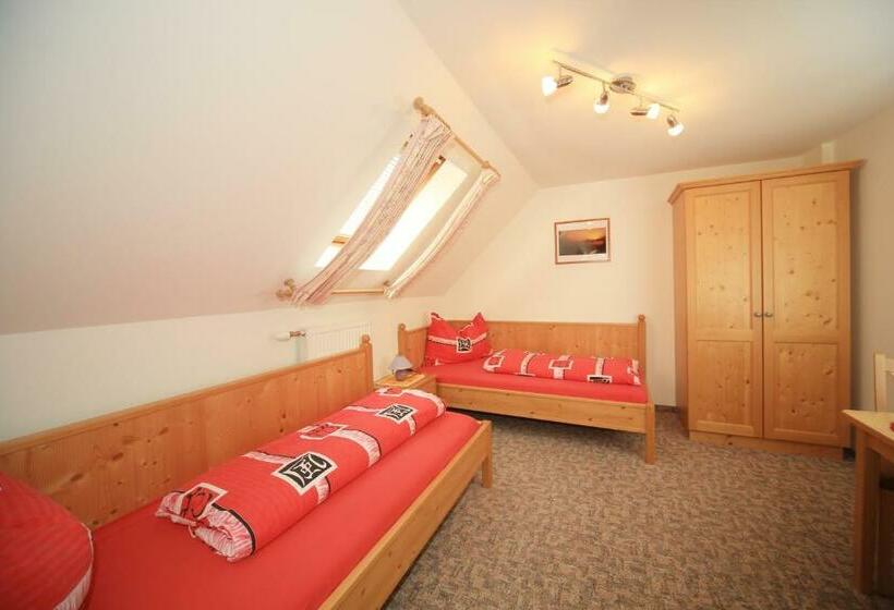 Апартаменты 2 Спальни, Kniebergerhof