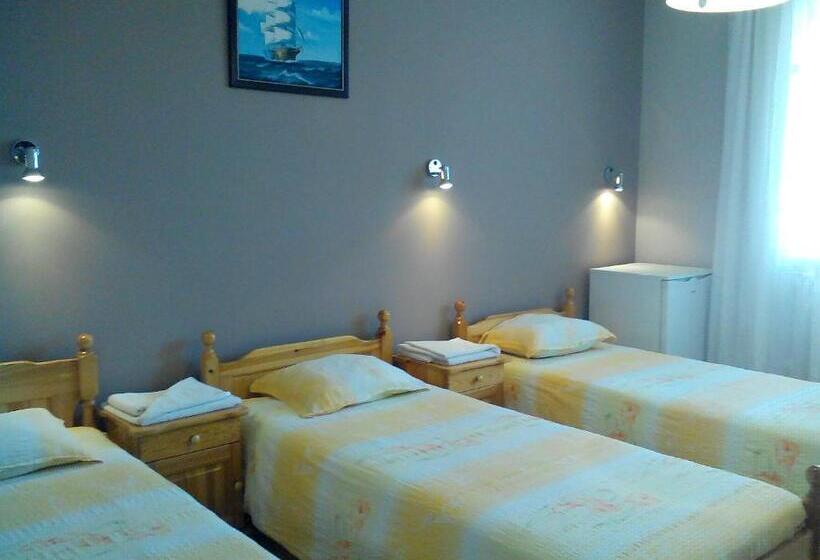 اتاق کلاسیک سه تخته, Guesthouse Mirage
