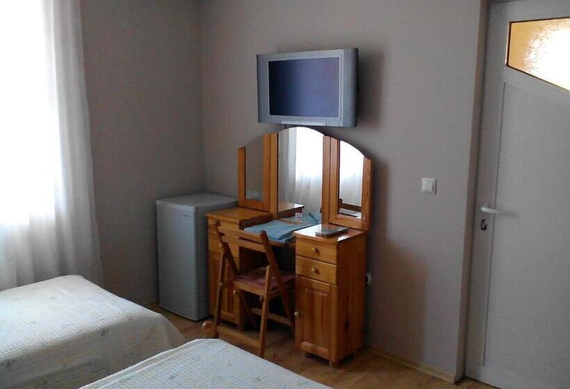 Трехместный Номер Комфорт, Guesthouse Mirage