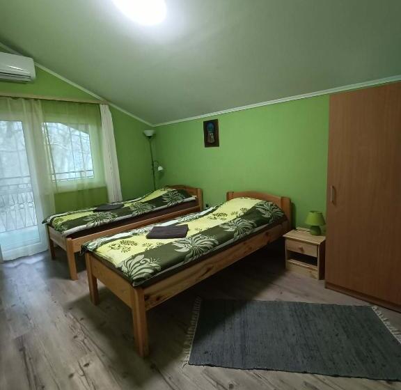 Номер Стандарт с Балконом, Tölgyfa Panzió