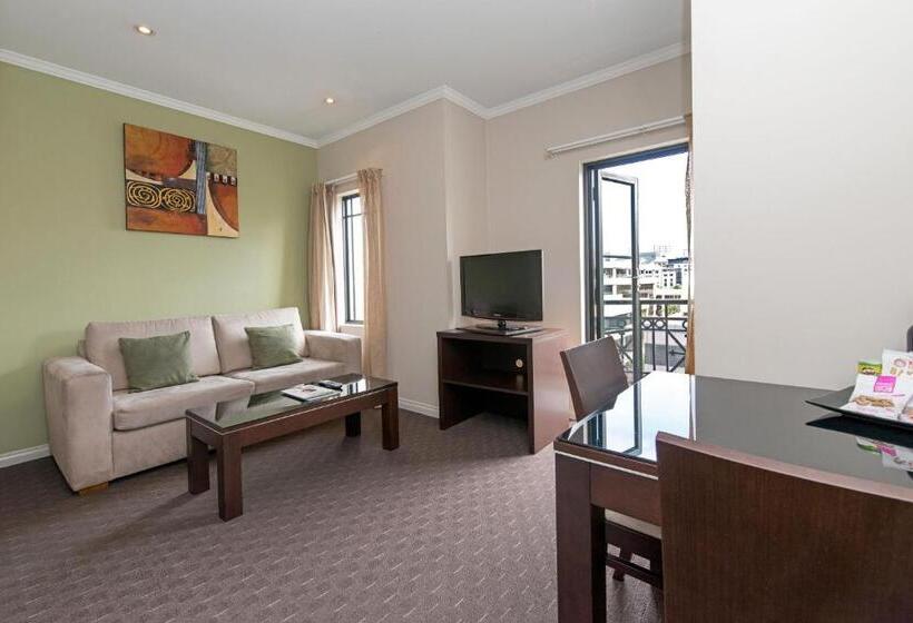 스탠다드 스튜디오, Frome Apartments