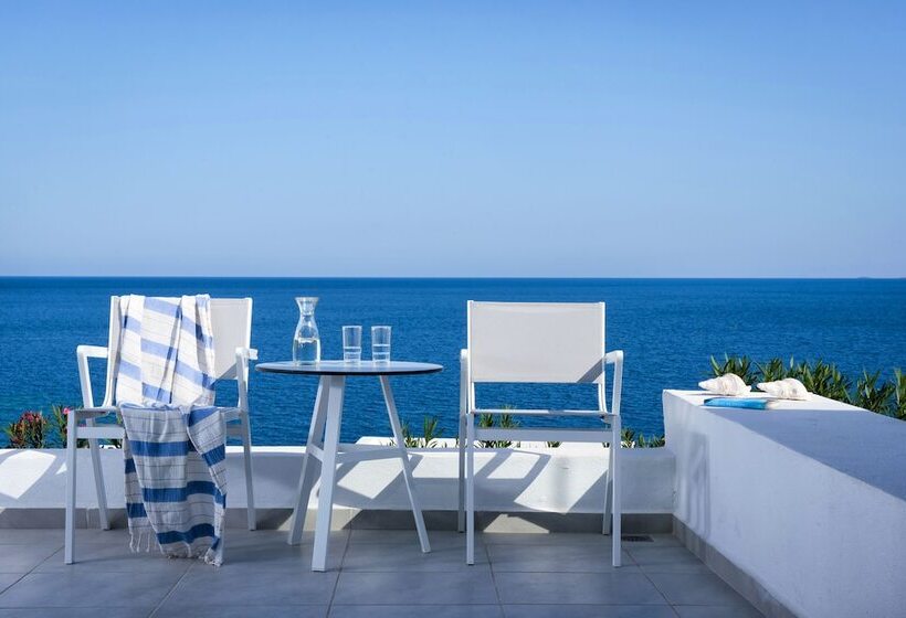 جناح جونيور مطلّ علي البحر, Peninsula Resort & Spa