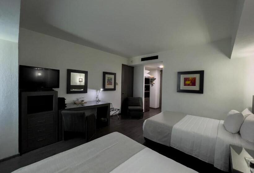 Номер Стандарт 2 Двуспальные Кровати, We Hotel Aeropuerto
