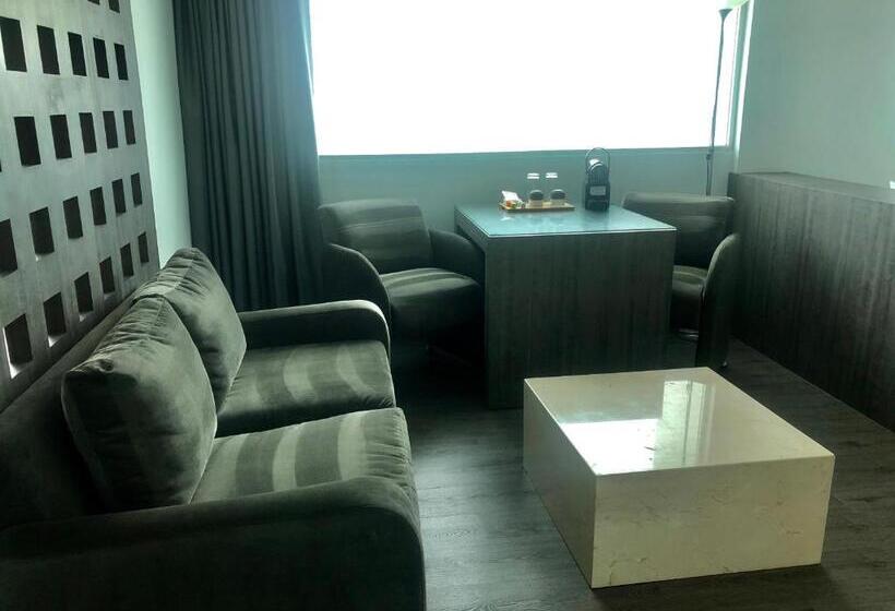 Люкс Мастер, We Hotel Aeropuerto