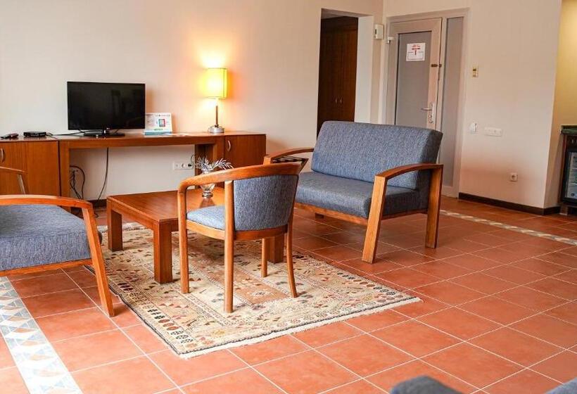سوییت با چشم‌انداز باغ, Happy Hotel Kalkan