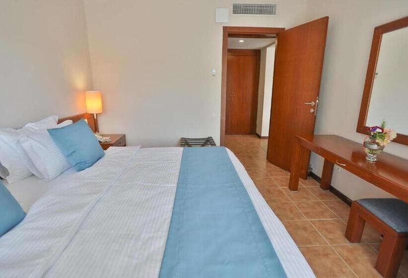 سوییت با چشم‌انداز باغ, Happy Hotel Kalkan