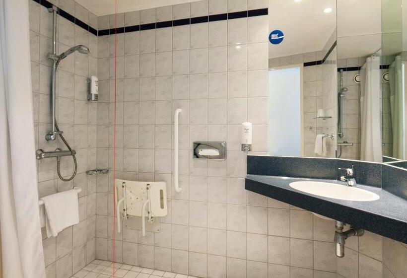 Номер Стандарт Адаптированный для Инвалидов, Holiday Inn Express Oxford Kassam Stadium, An Ihg