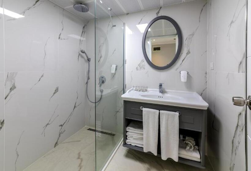 Четырехместный Номер Стандарт, Motto Premium Hotel&spa