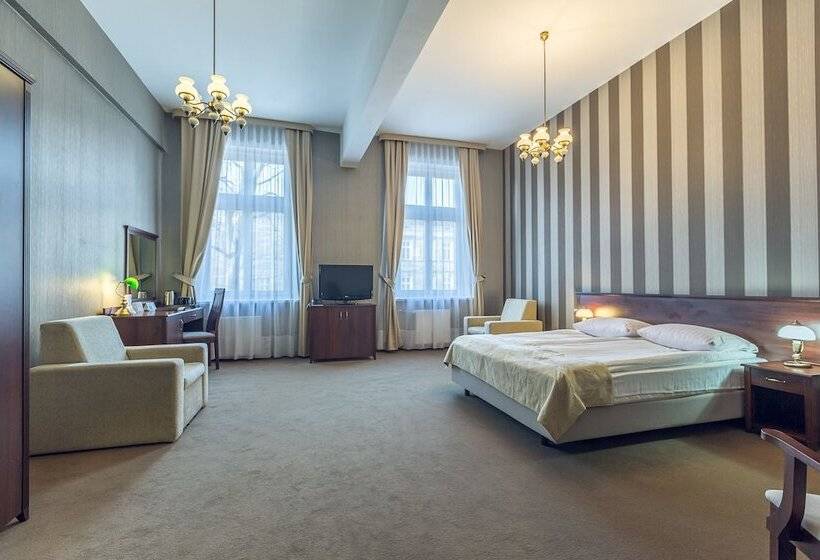 Номер Deluxe, Royal