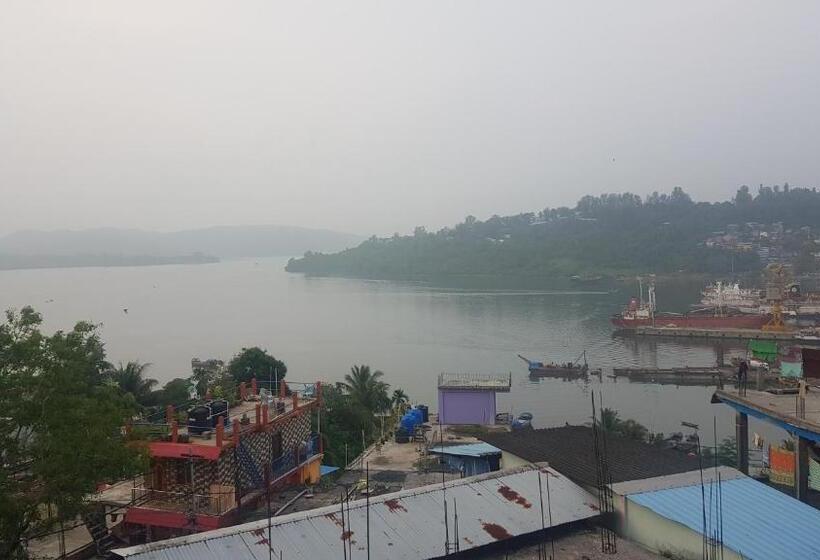اتاق لوکس, Abhi's Homestay
