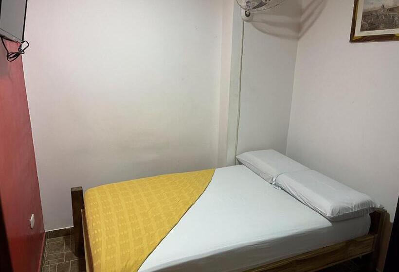 이코노미 룸, Hostal Casa Roma