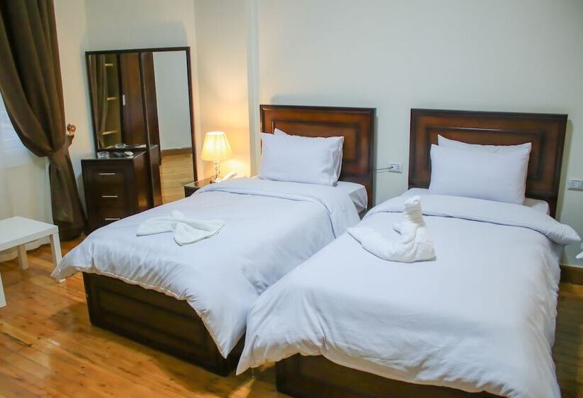 اتاق لوکس سه تخته, Kmt Hostel