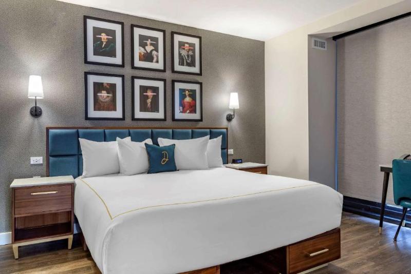 스탠다드 룸 킹사이즈 침대, The Draper New York, Tapestry Collection By Hilton