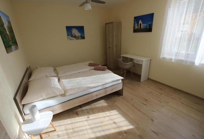 اتاق استاندارد چهار تخته, Comenius Moravus Vinařský Dvůr