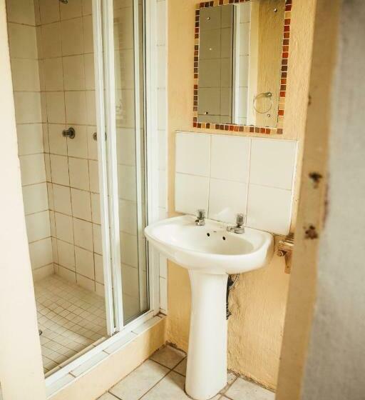 Номер Стандарт, Amphitheatre Backpackers Lodge