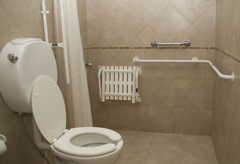 اتاق استاندارد با سرویس بهداشتی مشترک, La Tosca Hostel