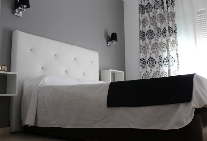スタンダードトリプルルーム, Hostal Abril Nerja