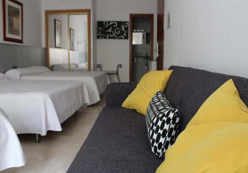 スタンダード４人部屋, Hostal Abril Nerja