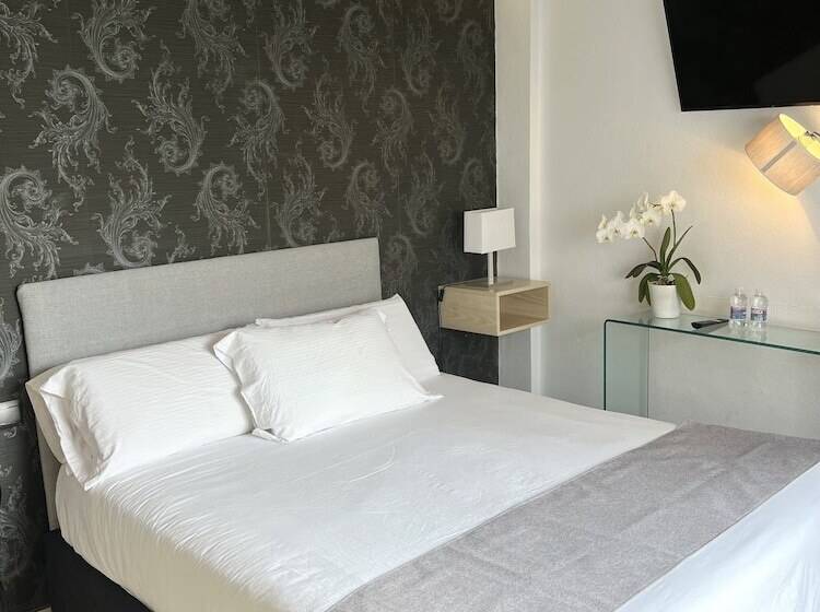 スタンダード４人部屋, Hostal Abril Nerja