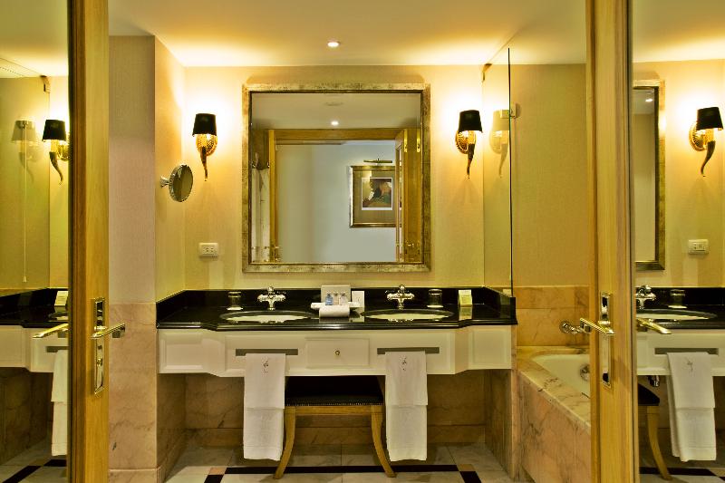 Quarto Familiar Comunicado, Cascais Miragem Health & Spa