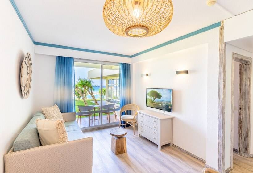 Апартаменты 1 Спальня Вид на Море, Vila Baleira Suites