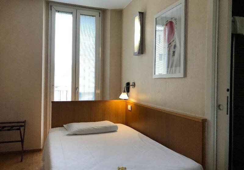 اتاق استاندارد سه تخته با چشم‌انداز باغ, Desert Rose Resort