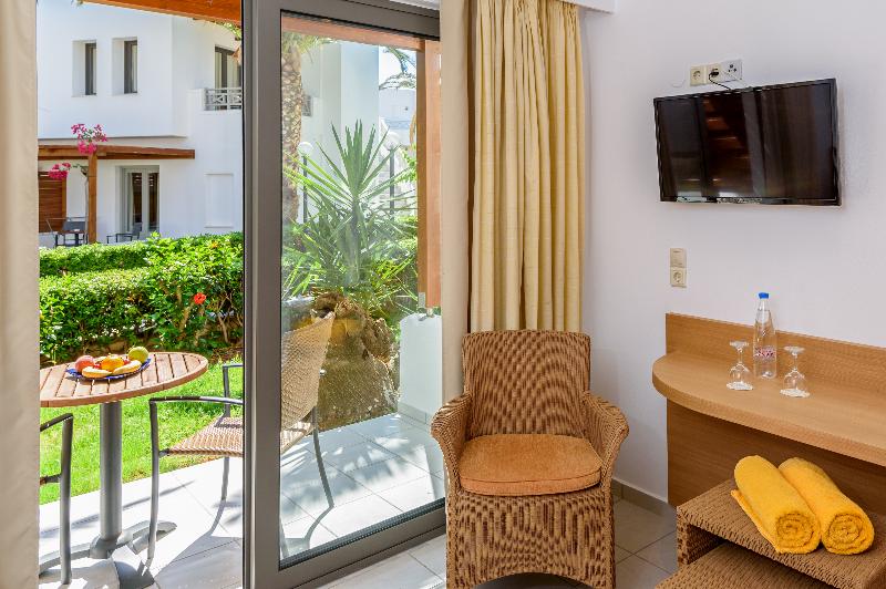 اتاق خانوادگی, Annabelle Beach Resort