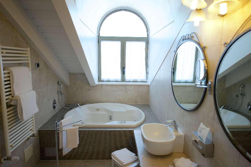 اتاق لوکس با تخت بزرگ, Best Western Crystal Palace