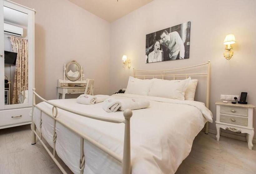 Номер Deluxe с Балконом, Theatro Hotel Odysseon