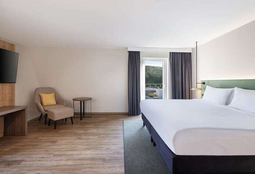 Студио Стандарт Кровать Кинг, Hilton Whistler Resort & Spa