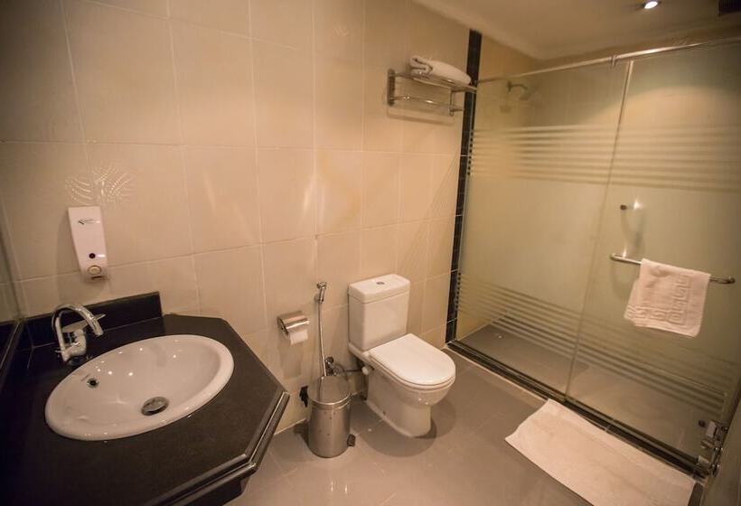 اتاق استاندارد سه نفره, Swiss Inn Hotel Mohandeseen