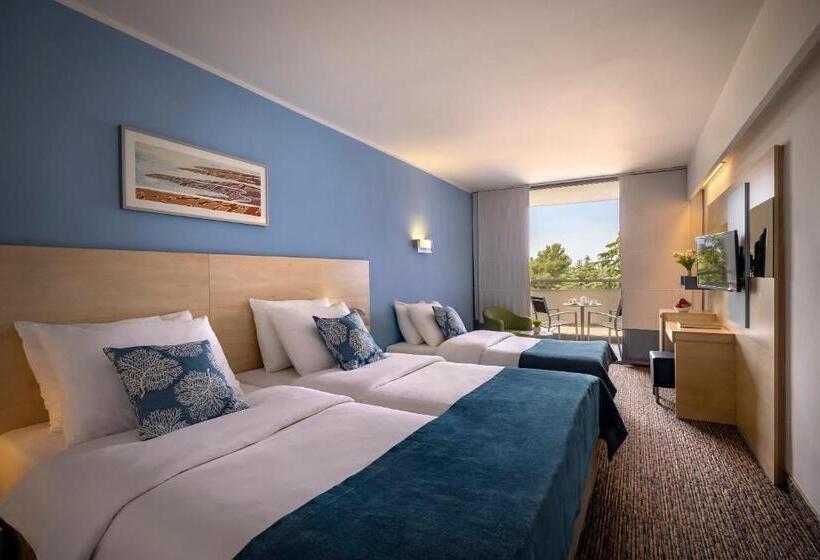 Habitación Triple Estándar con Balcón, Valamar Diamant