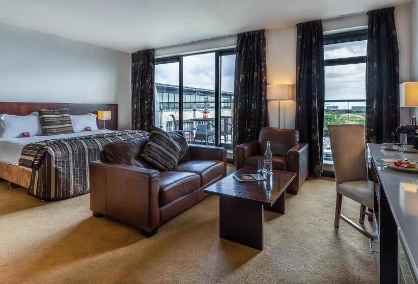 سوئیت با بالکن, Carlton Hotel Dublin Airport