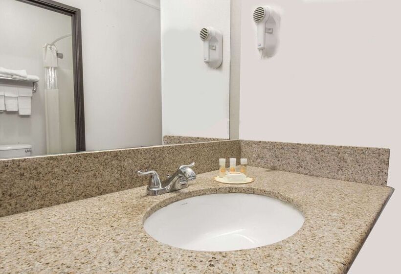 Люкс, Days Inn By Wyndham Kansas City International Airport