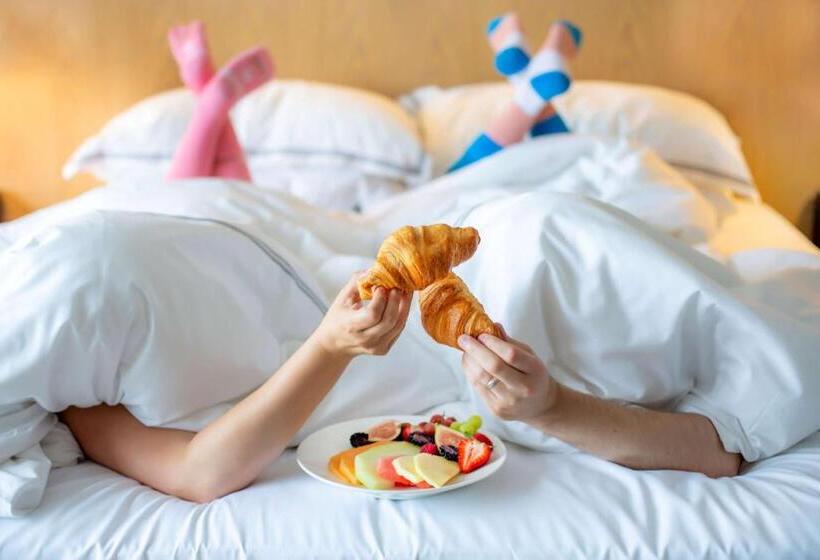 デラックスルーム, The Yorkville Royal Sonesta Hotel Toronto