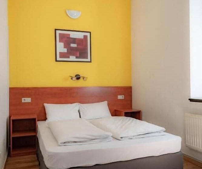 标准间, Equity Point Budapest