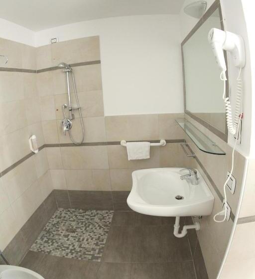 Economy Triple Room, Margherita