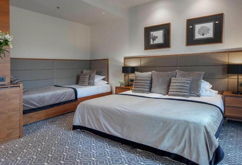 Habitación Triple Deluxe, Royal Ariston