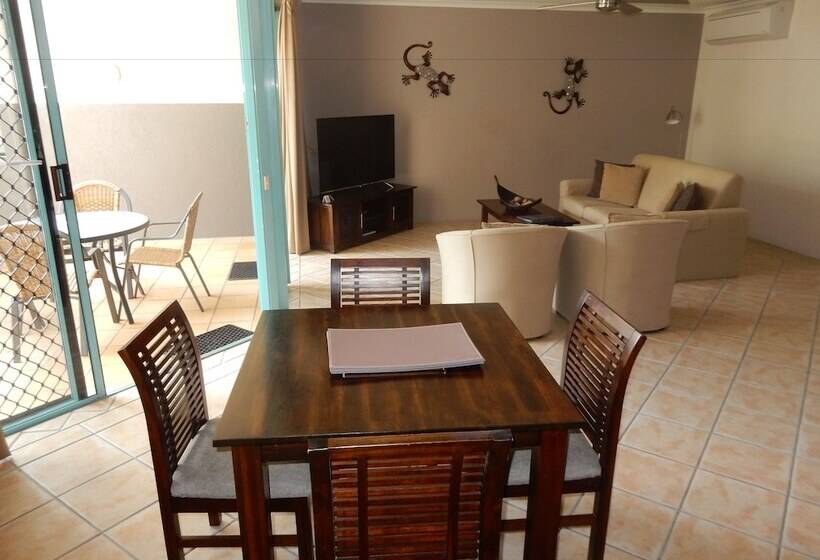 Апартаменты 2 Спальни, Coral Sands Beachfront Resort