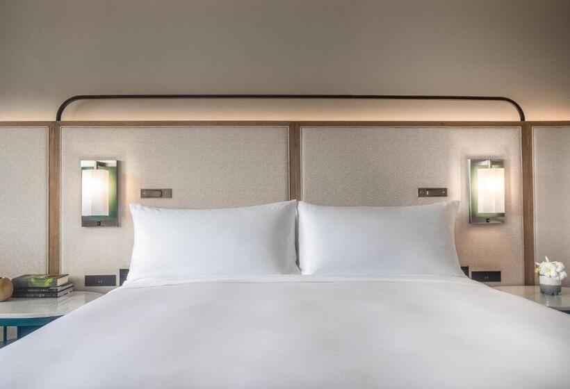 اتاق استاندارد با تخت بزرگ, Crowne Plaza Resort Guam
