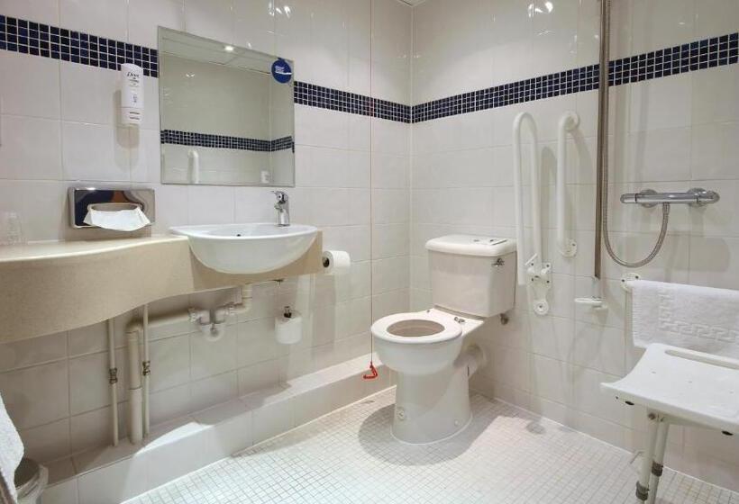 Номер Стандарт Адаптированный для Инвалидов, Holiday Inn Express Nuneaton, An Ihg